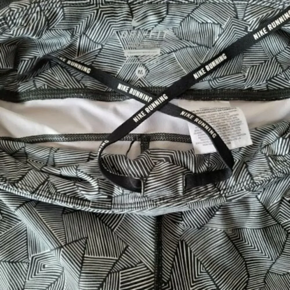 Nike Leggings Dri-Fit Capri Running Leggings Size Med Black and Gray Back Pocket